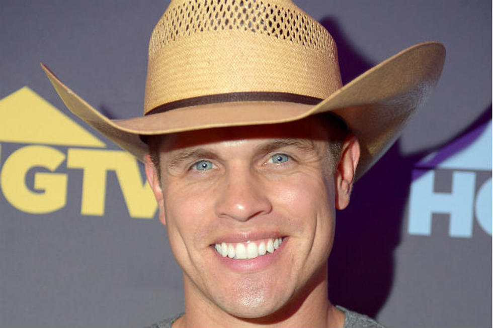 Dustin Lynch wants you to go back to College