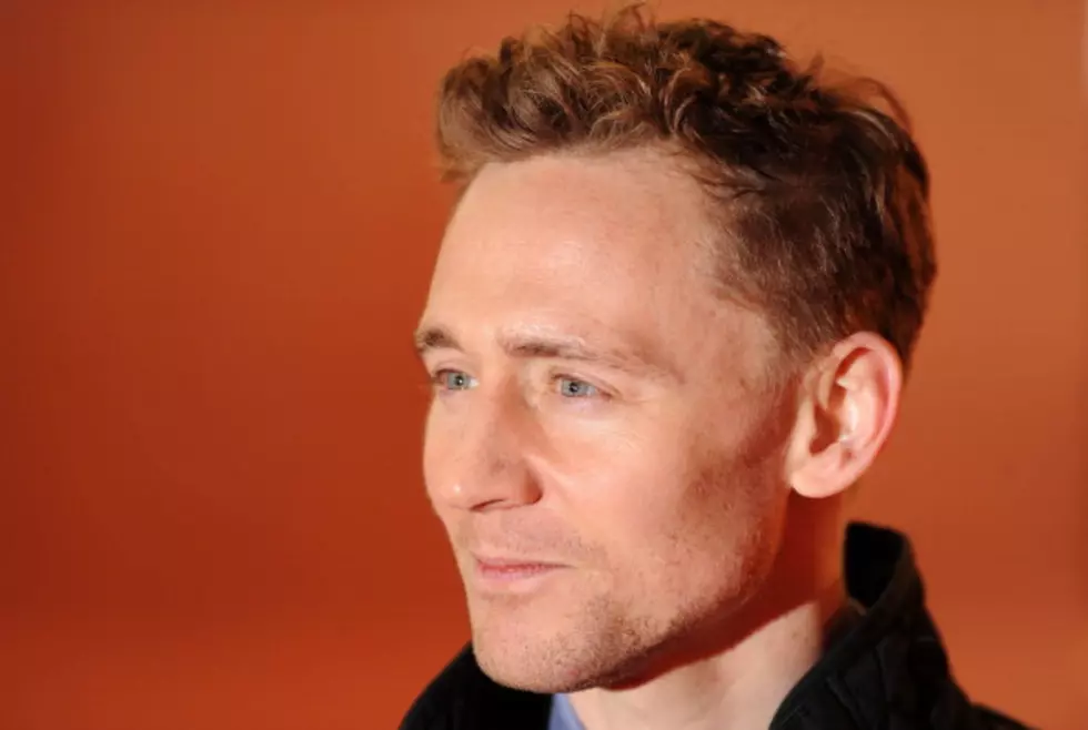 Actor Tom Hiddleston Sings Hank Williams Classic at Music Festival [VIDEO]