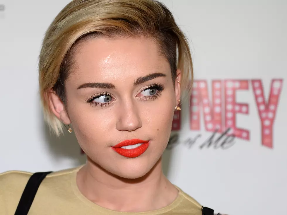 Miley Cyrus Performs Dolly Parton’s ‘Jolene’ [VIDEO]
