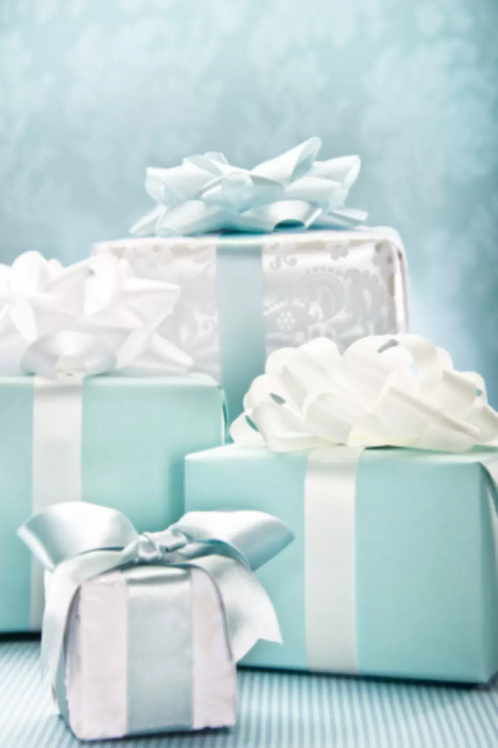 What’s the Average Amount of Money Spent on a Wedding Gift in Maine?