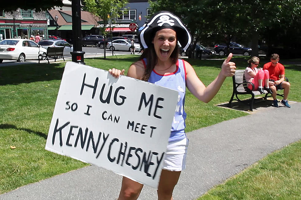 Q Listener ‘Spreads the Love’ With Free Hugs To Meet Kenny Chesney in Bangor [VIDEO]
