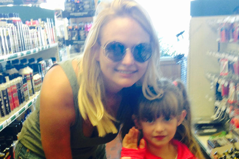 Miranda Lambert Greets Young Fan at Dysart’s [PHOTO]