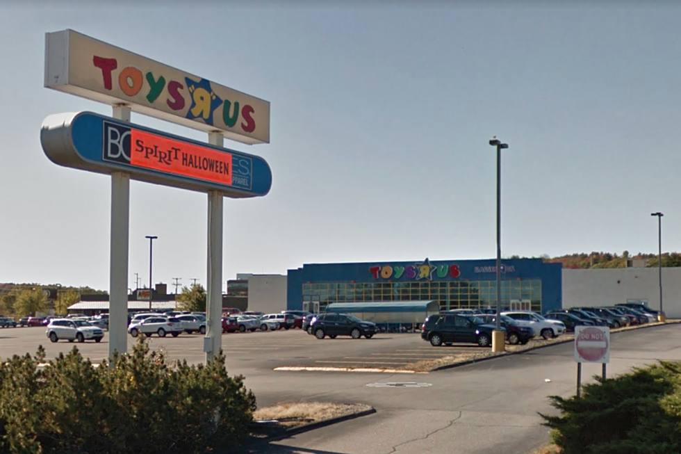 Secret Santas Pay For $10,000 Worth Of Layaway Items At South Portland Toys R Us