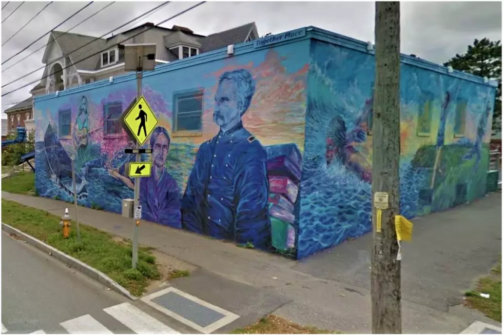 What is that Blue Building on Union Street with all the Murals?