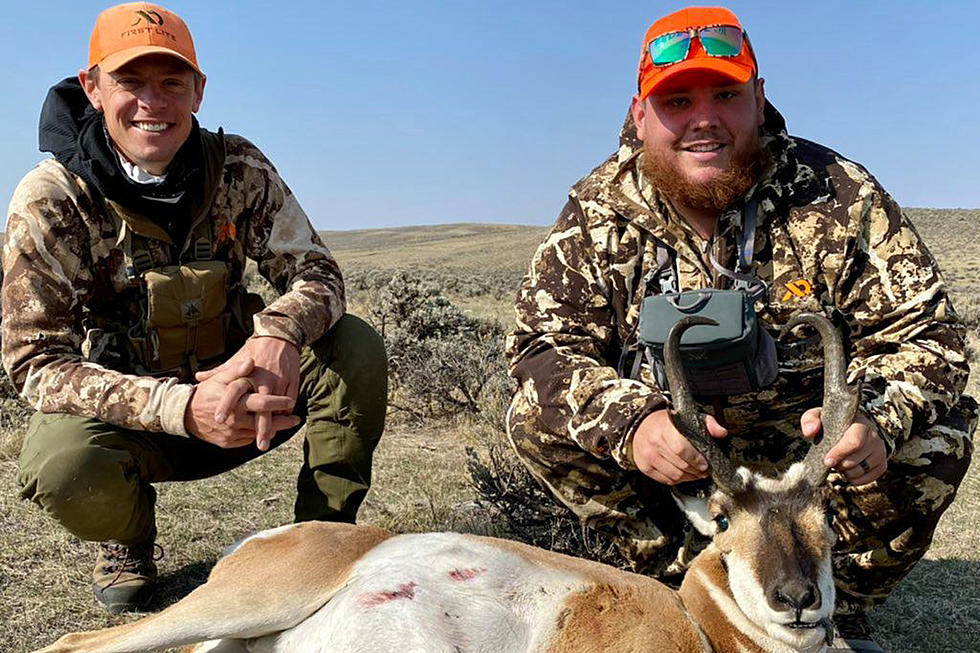 Luke Combs Hunts Antelope With Steve Rinella in New &#8216;MeatEater&#8217; Episode