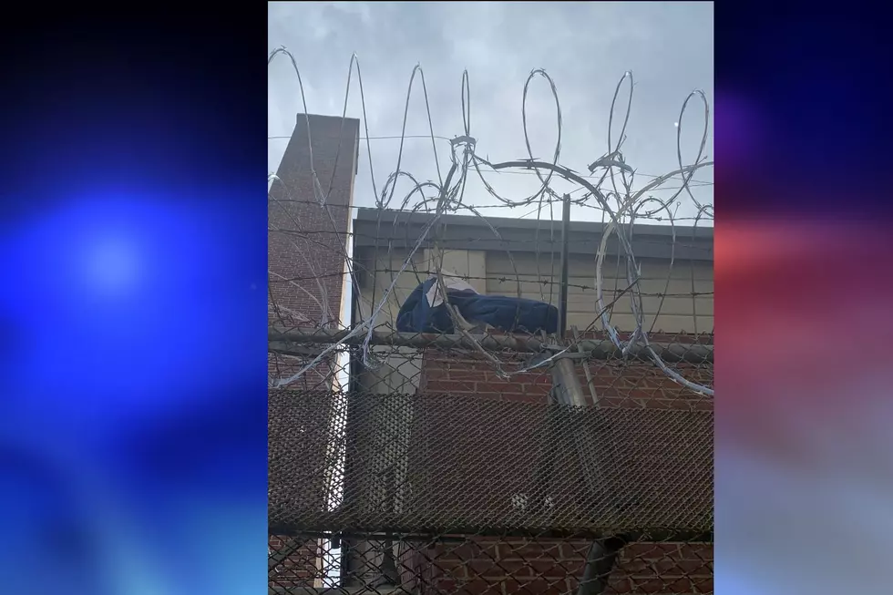 Maine Jail Inmate Jumps 25 Feet, Through Razor Wire, to Escape