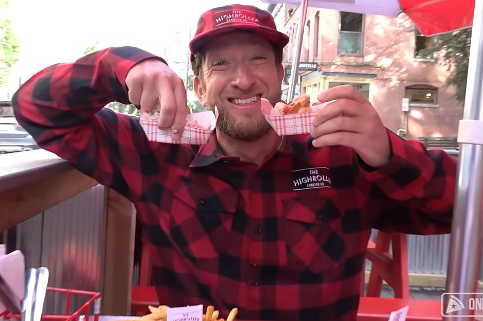 Watch Dave Portnoy Give His Very First Lobster Roll Review in Portland, Maine