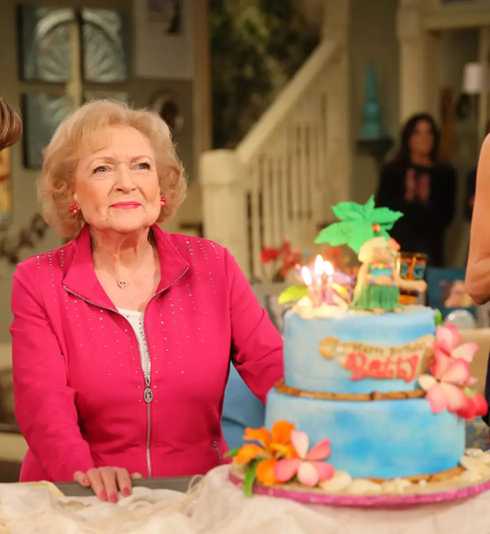 Watch Betty White&#8217;s 93rd Surprise Birthday Flash Mob [VIDEO]