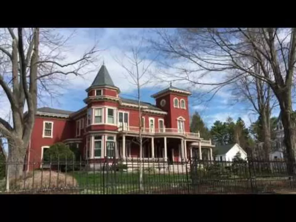 Watch Another Out-Of-Towner Geek Out Over Stephen King’s House [VIDEO]