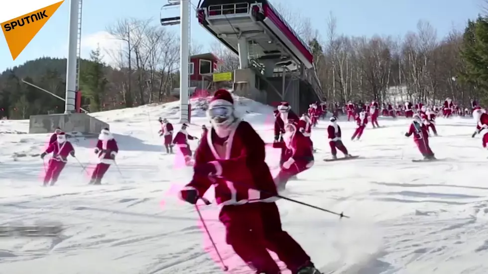 Watch ‘Skiing Santas’ At Sunday River [VIDEO]