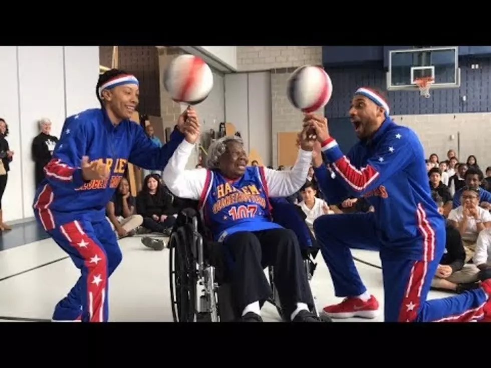 109-Year-Old Woman Celebrates With the Harlem Globetrotters [VIDEO]