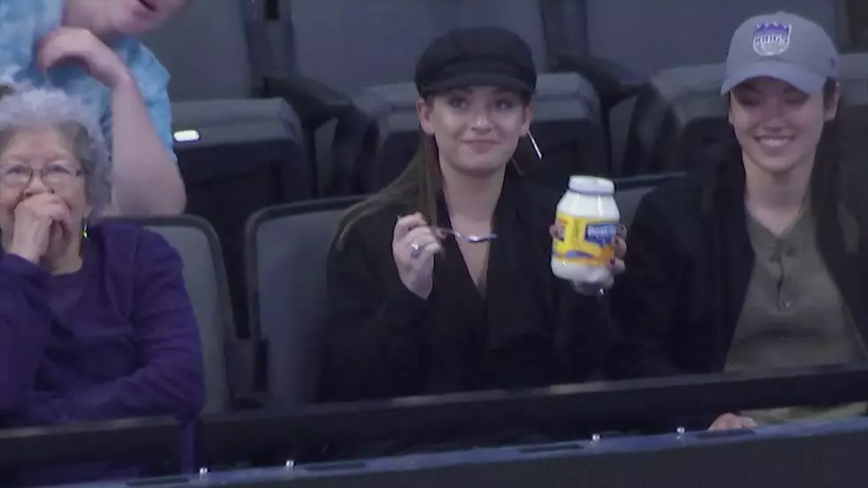 Women At NBA Game Eat Mayo Right Out Of The Jar [VIDEO]