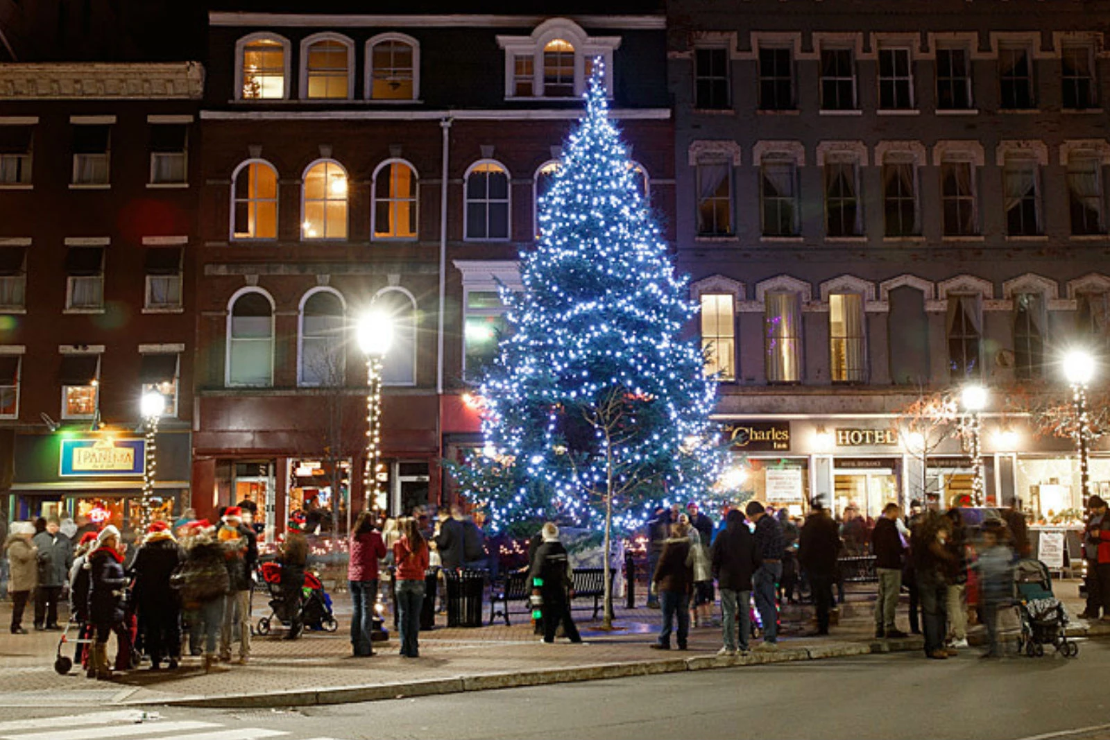 Date Set For 2022 Anah Shriners "Feztival Of Trees"