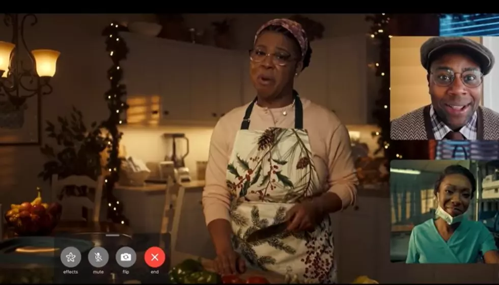 SNL Nails Most Moms Everywhere With "Christmas Conversation" Skit