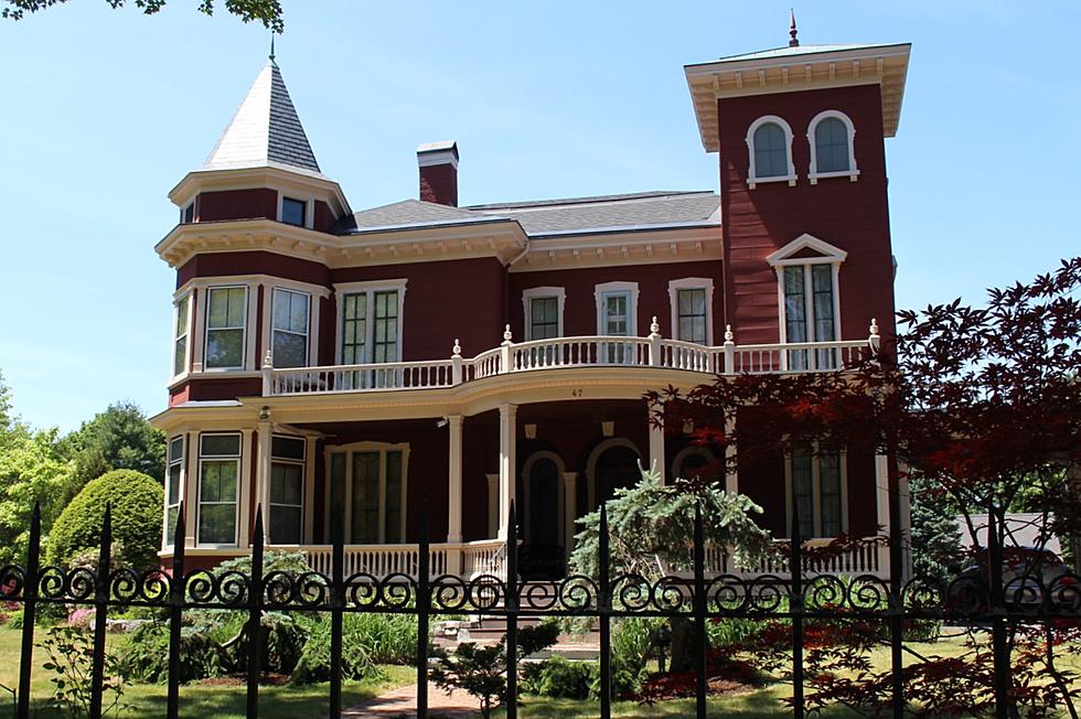 Family Takes A Self-Guided Tour Of Stephen King’s Bangor