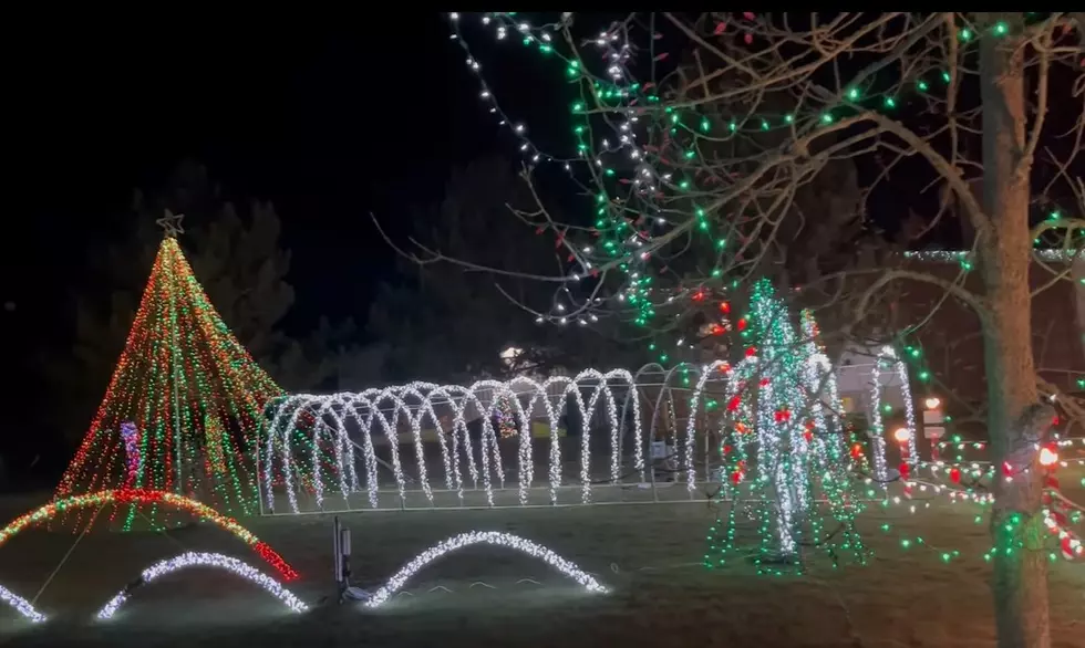 Enjoy Live Music With The ‘Hathaway Holiday Lights’ On Friday Night