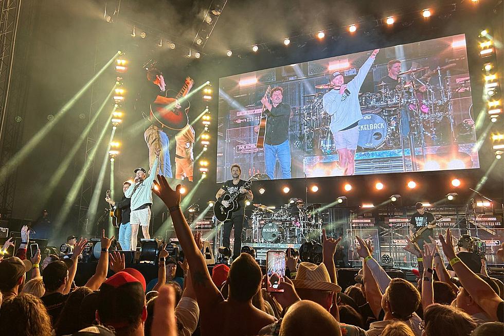 [WATCH] Nickelback Brings Fan on Stage to Sing ‘Rockstar’ in Bangor