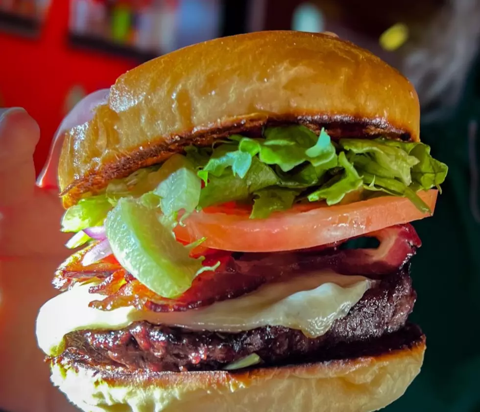 15 Unbeatable Maine Burgers You Have To Try