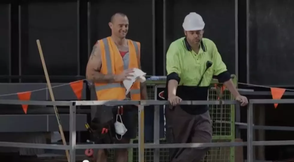 Aussie Builders Surprise Public with Loud Empowering Statements (Video)