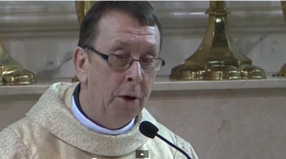 Priest Stuns Wedding Singing Hallelujah(Video)