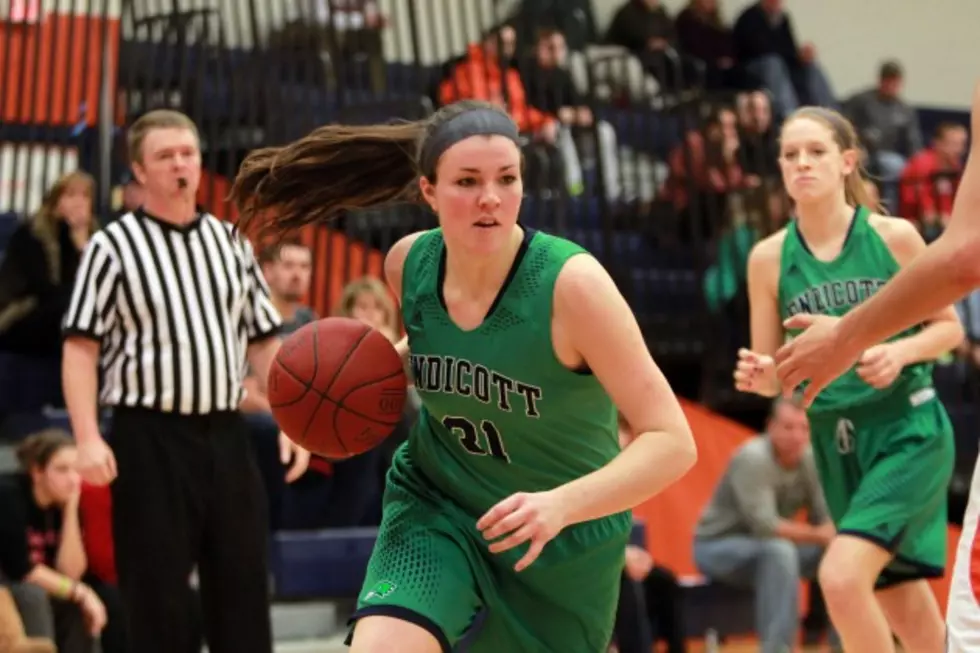Shaw&#8217;s Double-Double Leads Endicott College to Win