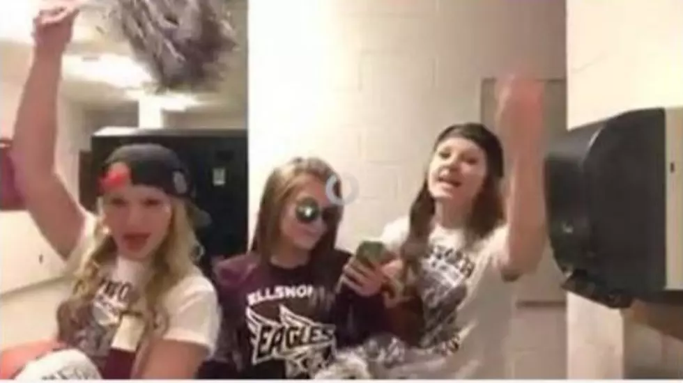 Students Rap Before Ellsworth Gets Ready To Play For State Title [VIDEO]