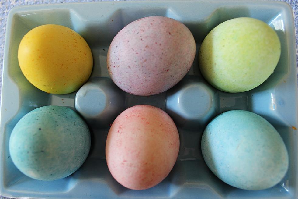 The Easiest Way to Dye Eggs [VIDEO]