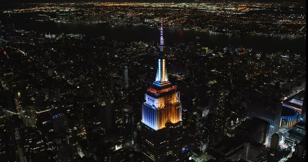 Empire State Building 2020 Holiday Light Show [VIDEO]