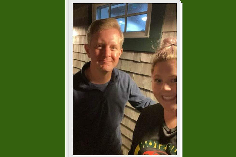 Jeopardy Super-champ, Host Ken Jennings Visits MDI Restaurant