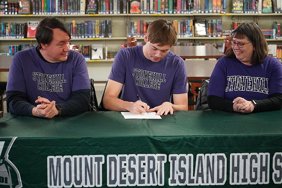 MDI&#8217;s Miles Burr Signs National Letter of Intent to Run for Stonehill College