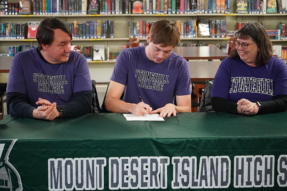 MDI’s Miles Burr Signs National Letter of Intent to Run for Stonehill College