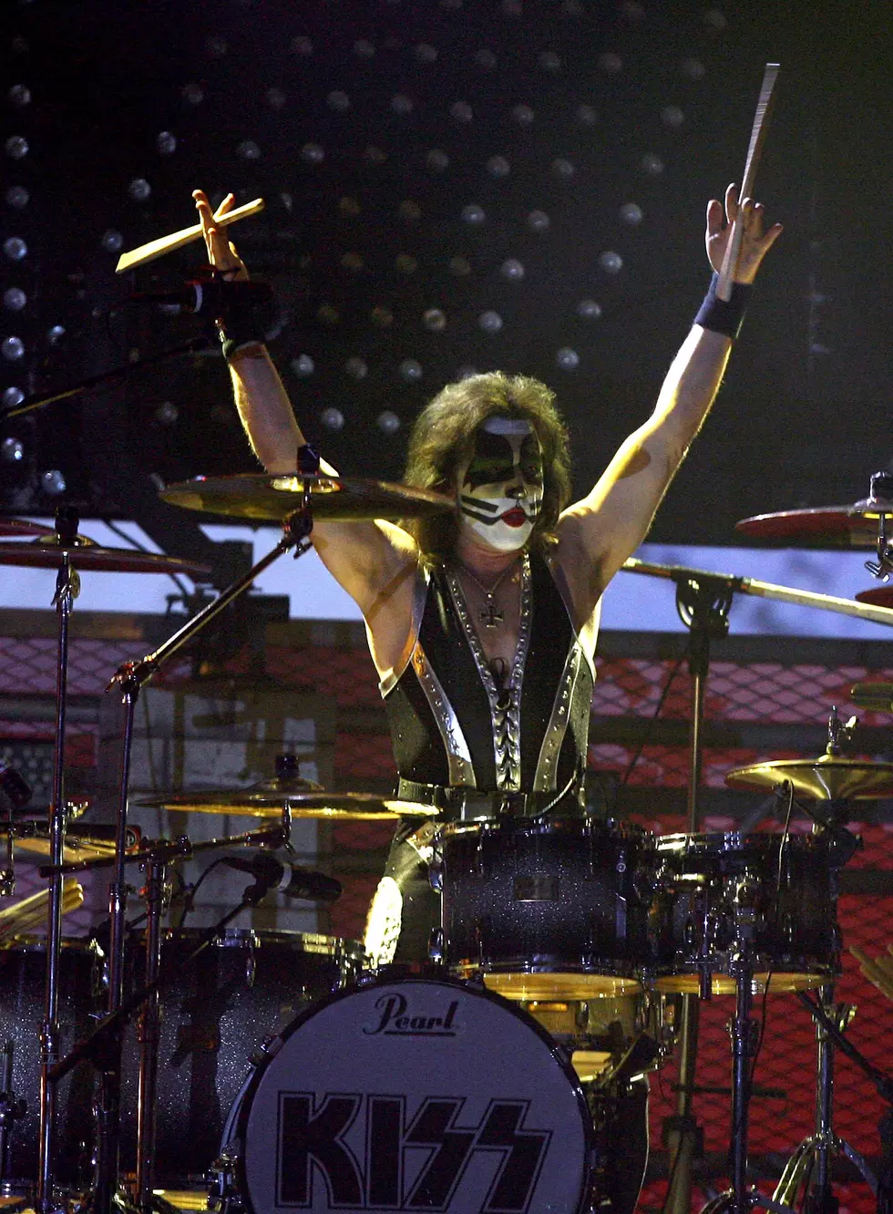 Eric Singer Celebrates 57 Years On Planet Earth [VIDEO]