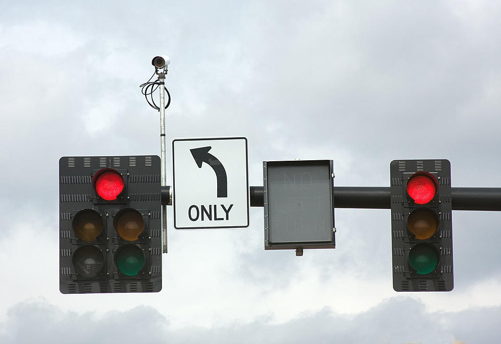 Here's What to Do If You Come up on a Traffic Light That Is Dark