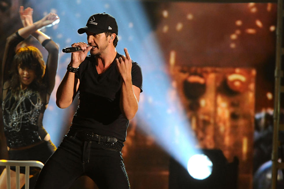 Luke Bryan Mixes Moods With ‘Drunk on You’ and ‘Country Girl’ During ‘CMA Music Festival’ Special