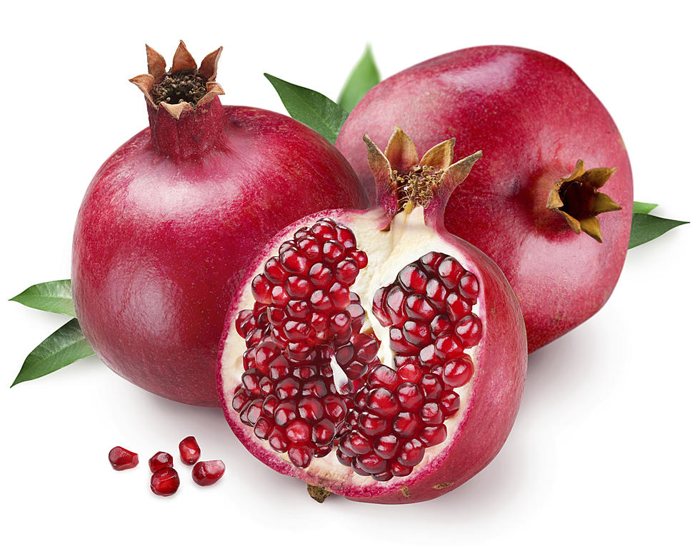 How to Eat a Pomegranate For the Holidays