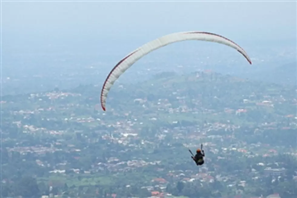 Woman Gives Birth During Parachute Jump