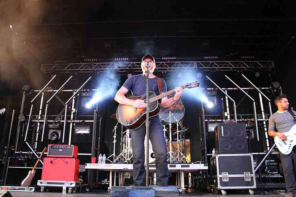 Eric Paslay Performs at Toyota Country Lights Festival 2015 [PHOTOS]