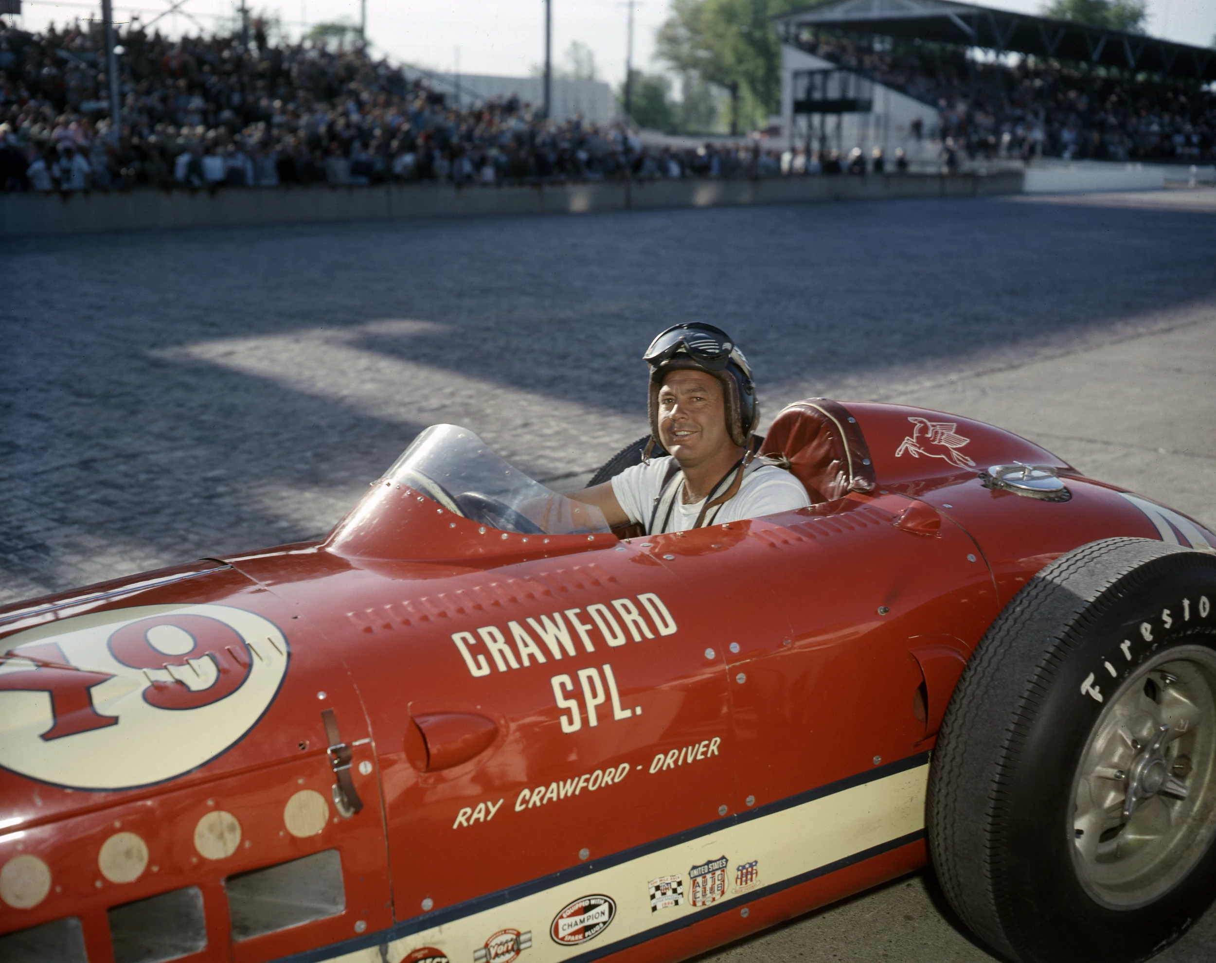 [Imagen: Crawford-in-his-1956-Indy-Car.jpg]