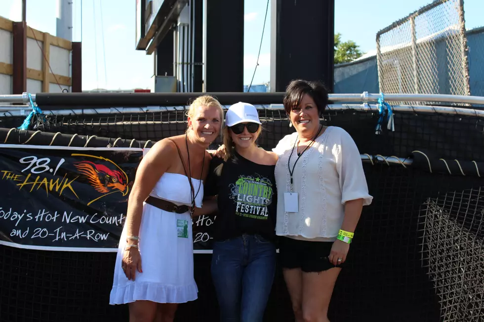Fan Meet & Greet Photos With Lindsay Ell