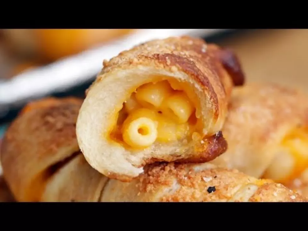 Mac ‘n’ Cheese Breadsticks [RECIPE]