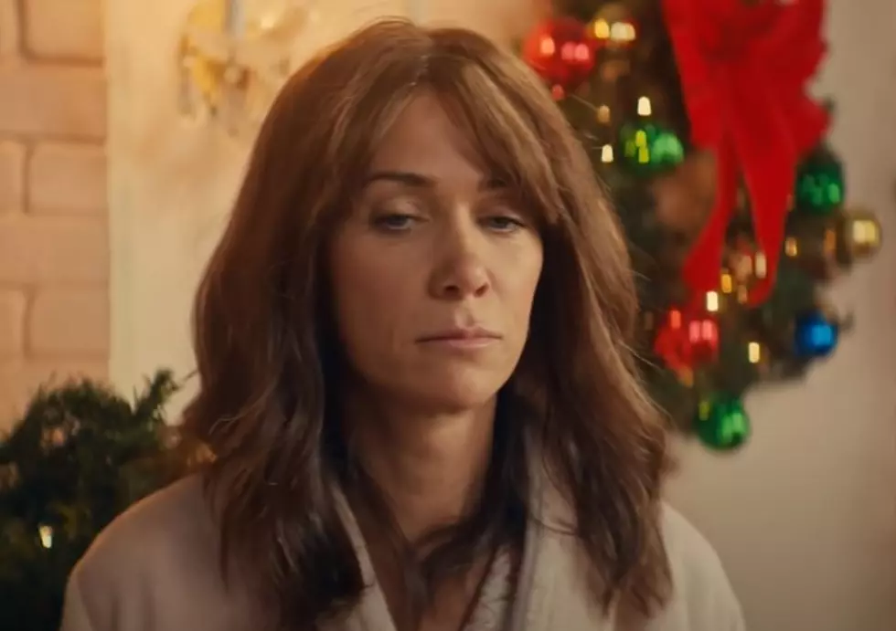 SNL Hilariously Nails What It’s Like to Be a Mom at Christmas 