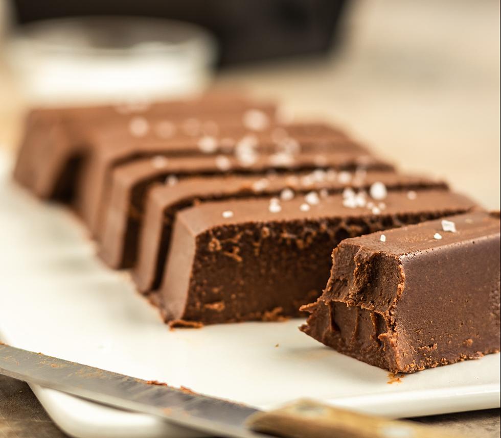 This Two-Ingredient Chocolate Fudge Is a Dessert Game Changer