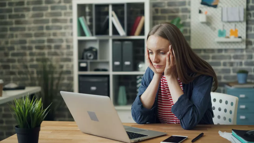 New Yorkers Admit They Spend Part of Their Workday Bored
