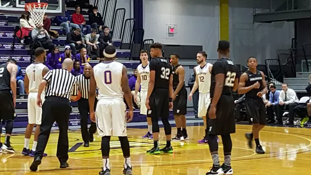 Albany Rocks Bearcats in Men&#8217;s Basketball