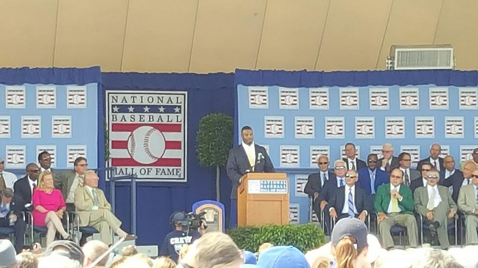 Near Record Crowd Welcomes Piazza and Griffey, Jr