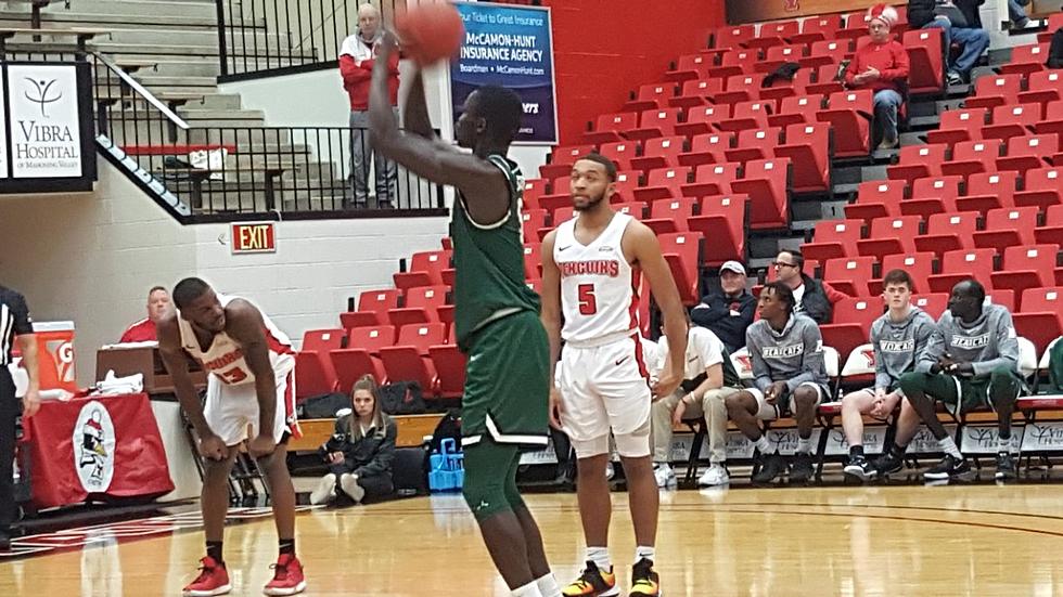 Penguins Top Bearcats in Men's Basketball