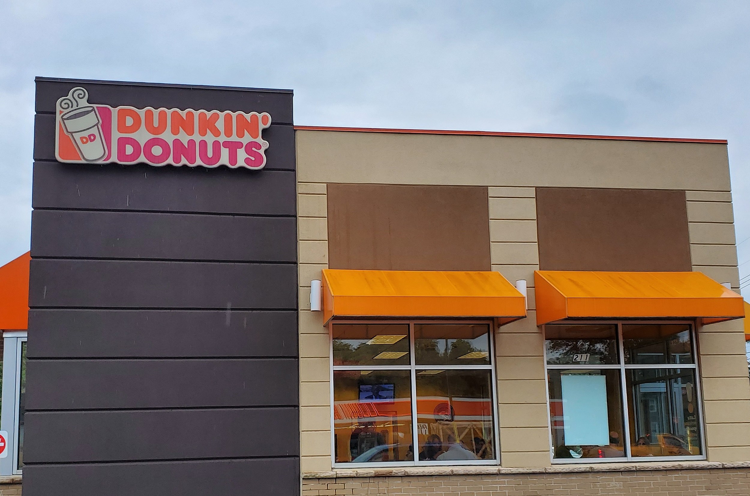 Bagel Rage Man Punches Out Window at Broome Dunkin Donuts