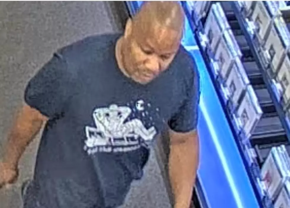 Funny Shirt and Useless Laptop: Suspect in Lansing Best Buy Theft Sought