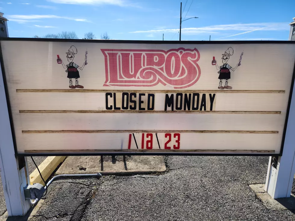 A sign conveys the news that Lupo's S&S Char Pit is no longer in operation. (Photo: Bob Joseph/WNBF News)