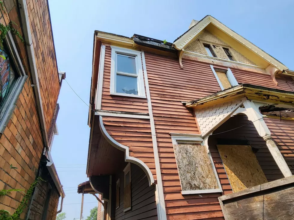 A view of the south side of the abandoned house at 216 Court Street on August 4, 2025. (Photo: Bob Joseph/WNBF News)